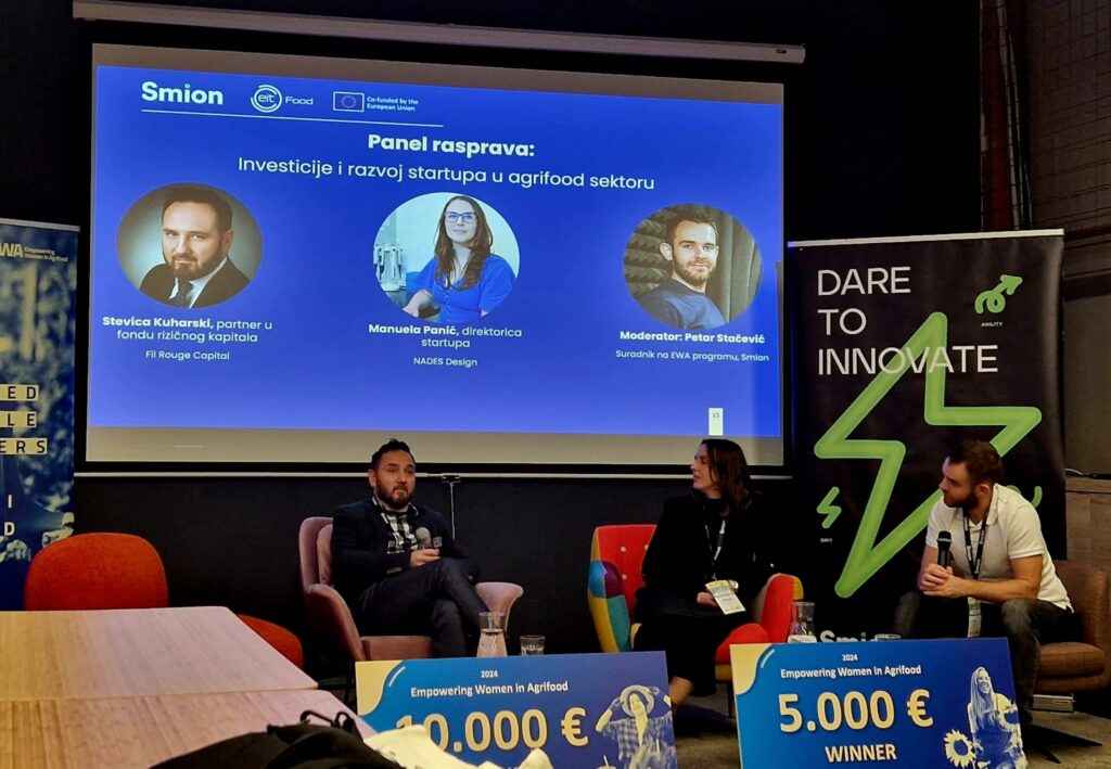 U drugom panelu “Investicije i razvoj startupa u agrifood sektoru” mogao se steći pozitivan dojam kretanja startup putanje u prehrambenoj i poljoprivrednoj industriji. U raspravi su sudjelovali Stevica Kuharski, partner u fondu rizičnog kapitala Fil Rouge Capital te Manuela Panić, direktorica startupa NADESdesign i pobjednica EWA programa 2022 uz moderiranje Petra Starčevića, suradnika na EWA programu u Smionu. 